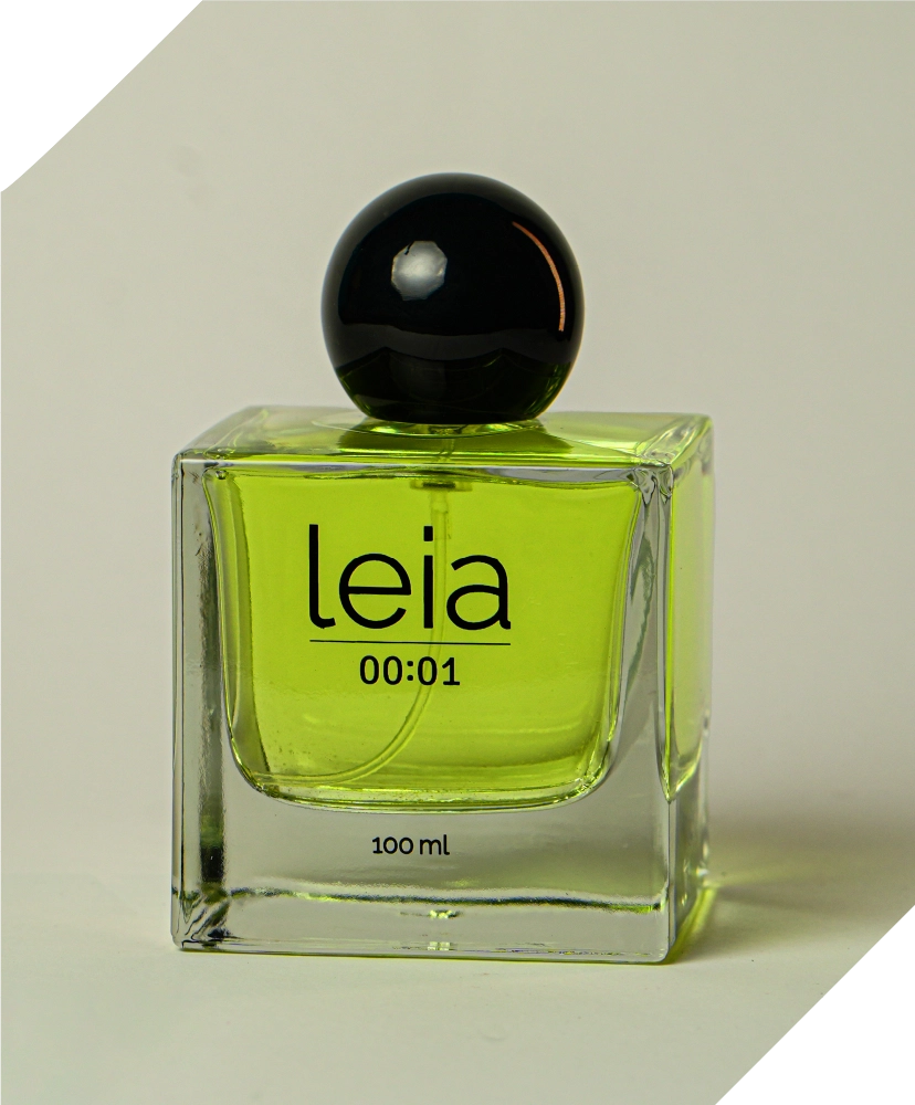 Crisp herbal perfume with earthy vetiver notes